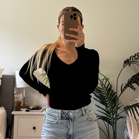 Long sleeve black v neck - Picture 8 of 8